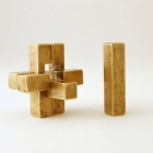 銅製魯班鎖<br /><b>Burr puzzle</b><br />Brass<br />China; 19th-20th c.<br />5.4 x 5.4 x 5.4 cm<br /><em>Yi Zhi Tang</em> Collection 06-045