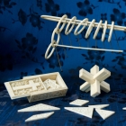 外銷象牙製益智遊戲<br/ ><b>Puzzles and acrobat toy</b><br />Ivory, brass<br />Canton; Qing dynasty, mid-19th c.<br /><em>Yi Zhi Tang</em> Collection