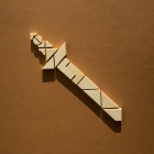 圖案取自童叶庚著《益智圖》<br/ ><b>Fifteen-piece tangrams <i>(yizhi ban)</i> forming a sword<br />from Tong Xiegeng’s <em> Enhancing Intelligence Diagrams (Yizhi tu)</em></b><br /><em>Yi Zhi Tang</em> Collection