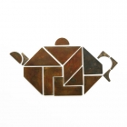 圖案取自童叶庚著《益智圖》<br/ ><b>Fifteen-piece tangrams <i>(yizhi ban)</i> forming a teapot<br />from Tong Xiegeng’s <em> Enhancing Intelligence Diagrams (Yizhi tu)</em></b><br /><em>Yi Zhi Tang</em> Collection