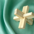 <b>象牙製魯班鎖<br/ >Lu Ban lock burr puzzle <i>(Lu Ban suo)</i></b><br />Ivory<br />Canton; 19th c.<br />8.1 x 8.1 x 8.1 cm<br /><em>Yi Zhi Tang</em> Collection 25-001