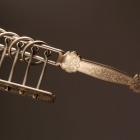 <b>銀製嵌絲柄九連環<br/ >Nine linked rings / Chinese rings puzzle</b><br />Silver with inlay<br />Beijing; Qing dynasty, 17th-19th c.<br />L. 30.2 cm<br /><em>Yi Zhi Tang</em> Collection 09-047