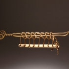 <b>銅製九連環<br/ >Nine linked rings / Chinese rings puzzle</b><br />Brass<br />Hancheng, Shaanxi Province; 19th-20th c.<br />L. 26.7 cm<br /><em>Yi Zhi Tang</em> Collection 09-014